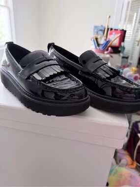 NWOT Clarks Orianna women's platform loafers in black patent leather